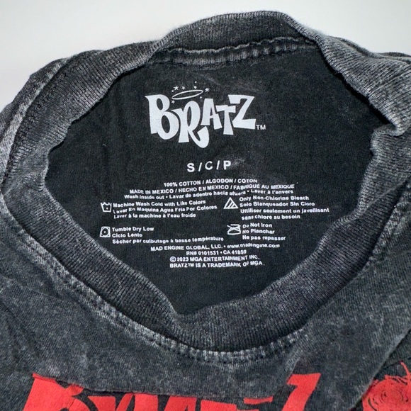 Bratz Rock Angelz Crop Top T-Shirt Women’s Small Black Acid Wash Red Graphic - Picture 5 of 5